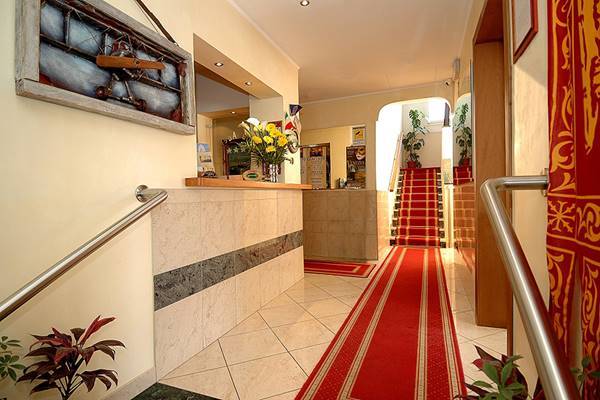 Adele Hotel