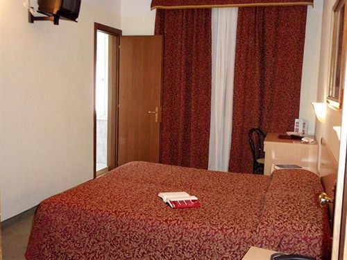 Adele Hotel