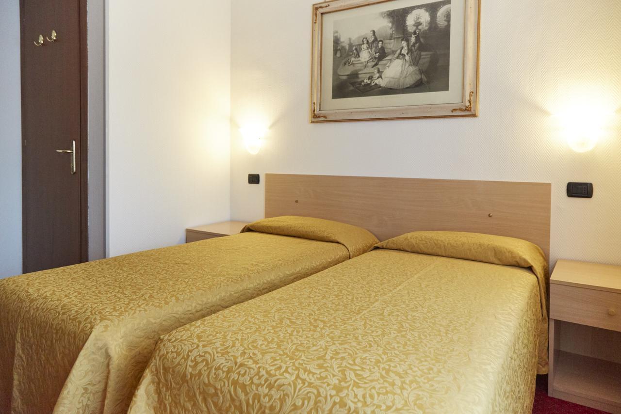 Adele Hotel 3*