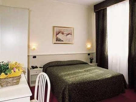 Adele Hotel