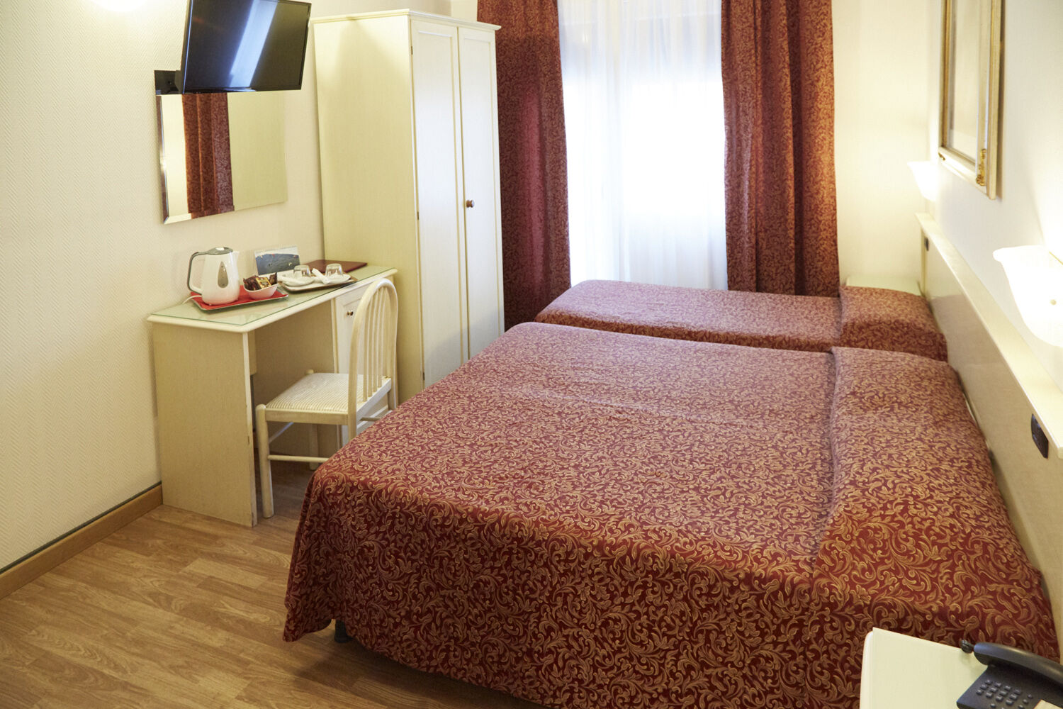 Adele Hotel 3*